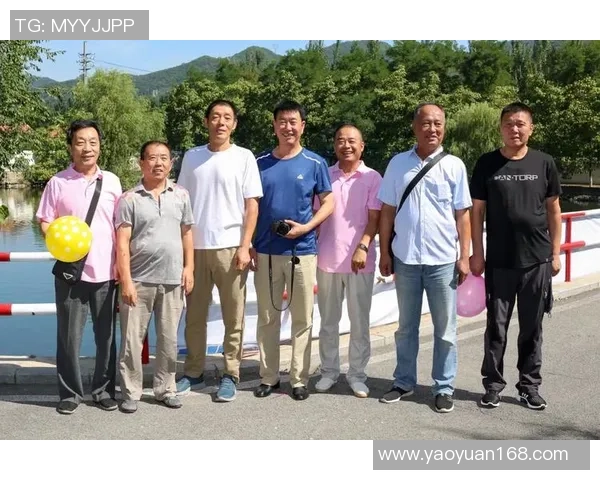 老年足球传奇星光璀璨 同窗再聚忆青春岁月